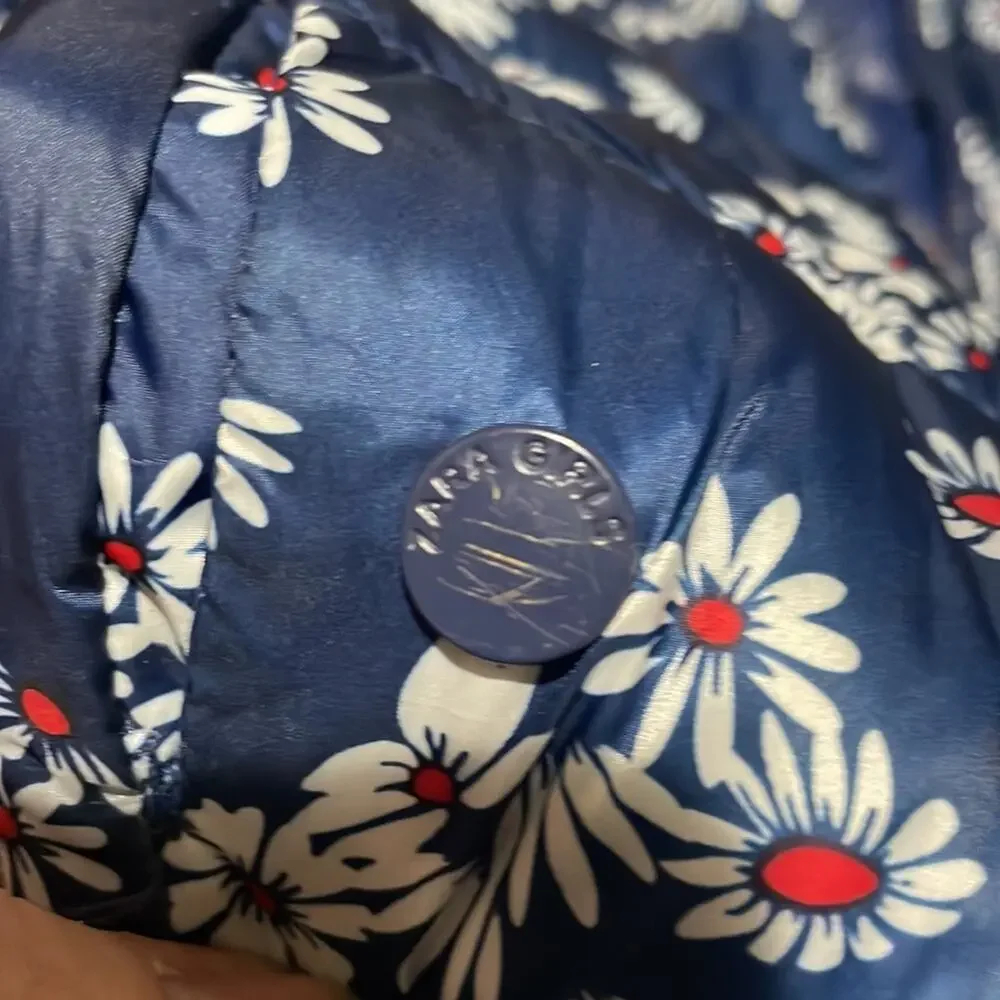 Zara girls 6 blue white floral front zip with pockets puffer jacket euc